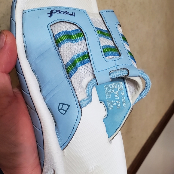 EUC womens reef slides, awesome condition. size M's 7 or W's 8 - Picture 8 of 9